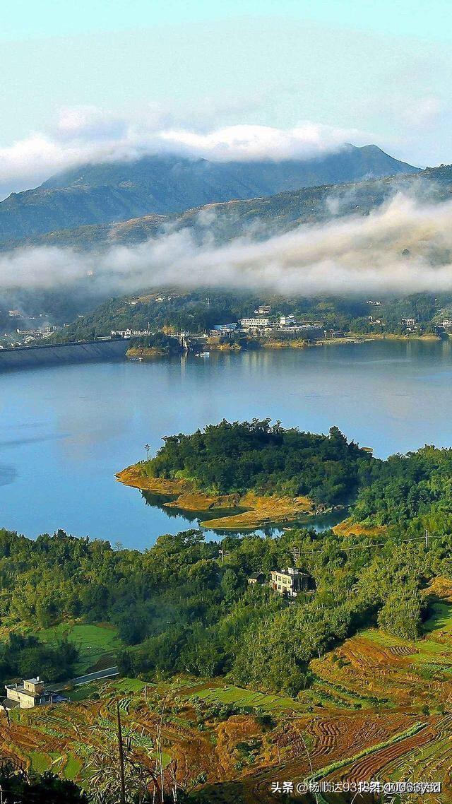 怎样赏析《唐诗三百首》中杜甫写给妻子的经典情诗《月夜》<strong></p>
<p>越丽</strong>？