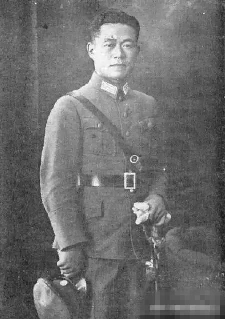 国民党将领邱清泉是蒋介石的嫡系吗<strong></p>
<p>蒋清野</strong>？