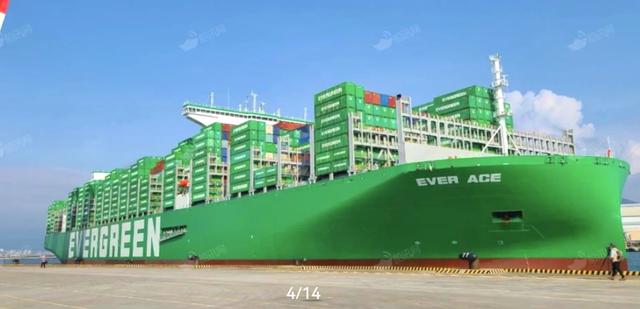世界上最大的集装箱船可以装几个柜<strong></p>
<p>东方国际集装箱</strong>？中国能造吗？