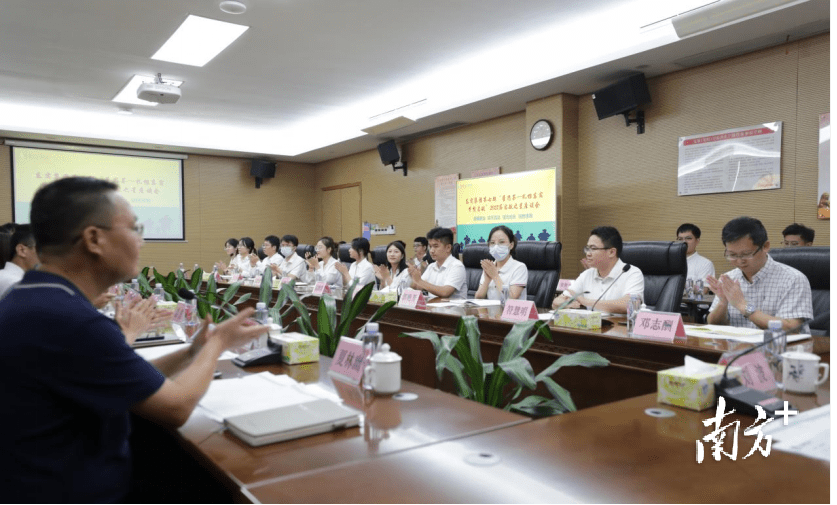 扎根东实<strong></p>
<p>东实纸业</strong>，梦想启航，东实集团举行“董思荟”