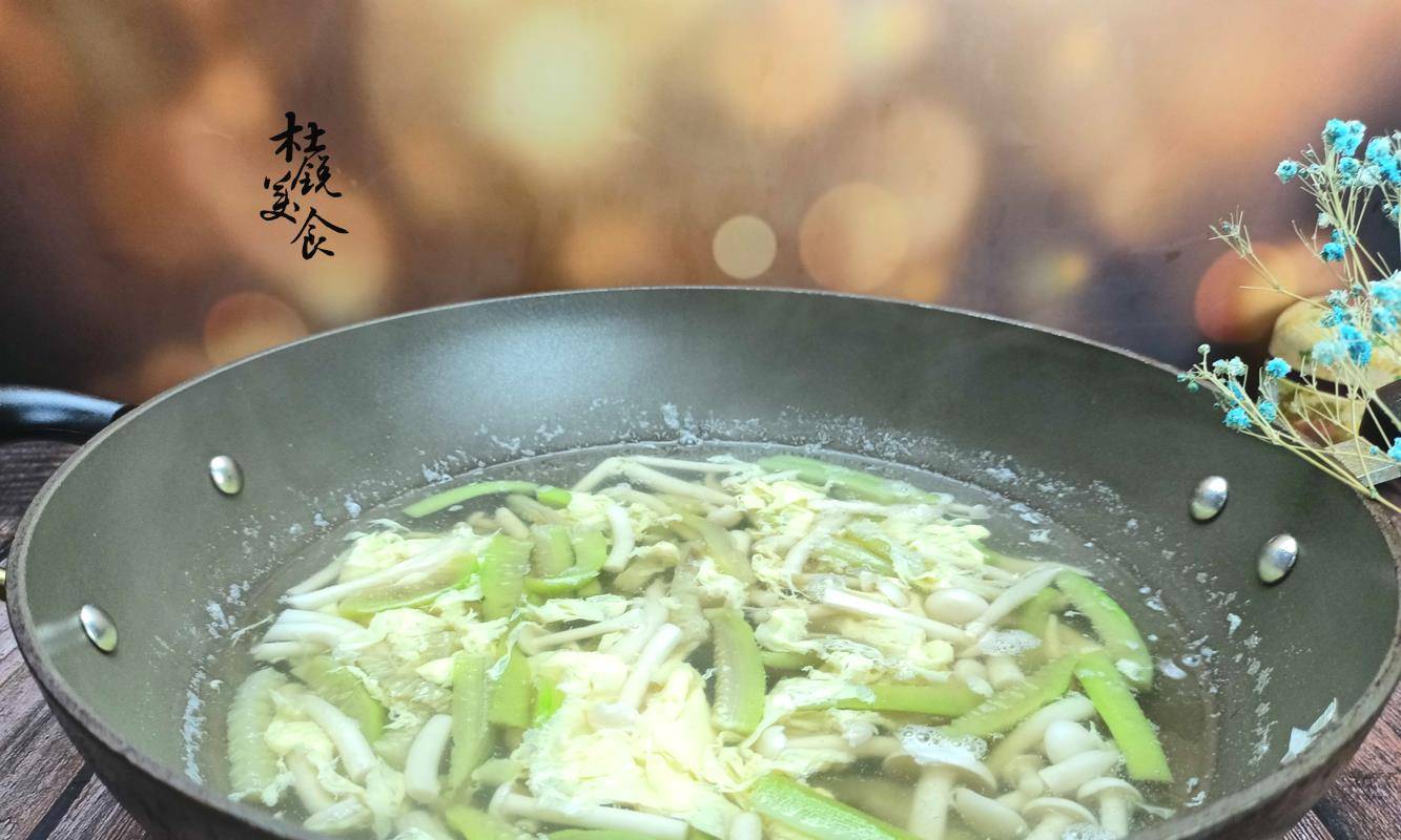 2种靓颜食材邂逅<strong></p>
<p>靓素</strong>，“素海鲜”巧遇“美人汁”，绝对鲜味担当