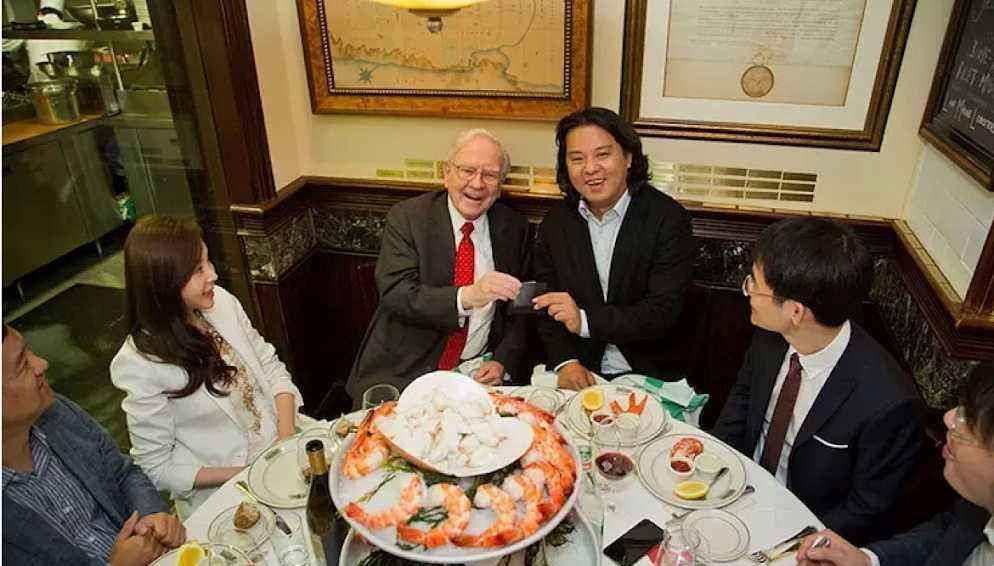 3年前<strong></p>
<p>朱晔</strong>，富豪朱晔出价1500万，只为与巴菲特吃顿饭，如今他怎样了