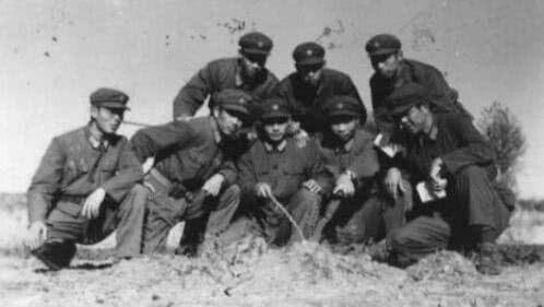 对越反击战他徒手抓获五个越南间谍<strong></p>
<p>黄锦成</strong>，率全排与越军战斗三天无伤亡