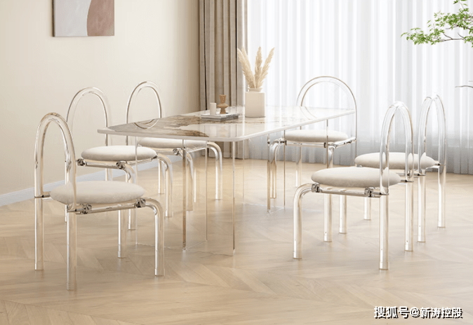 魅力天成<strong></p>
<p>亚克力板厂家</strong>，迈向规模化时代，亚克力家具选材如何避坑劣质材料？