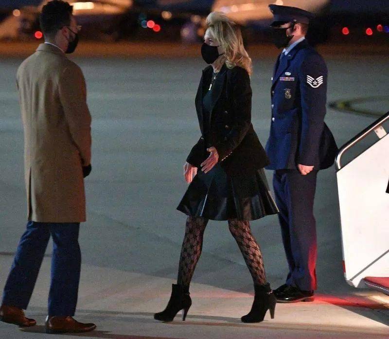 丝袜艳俗？巴黎女人：这样穿丝袜，分分钟解锁高级感～