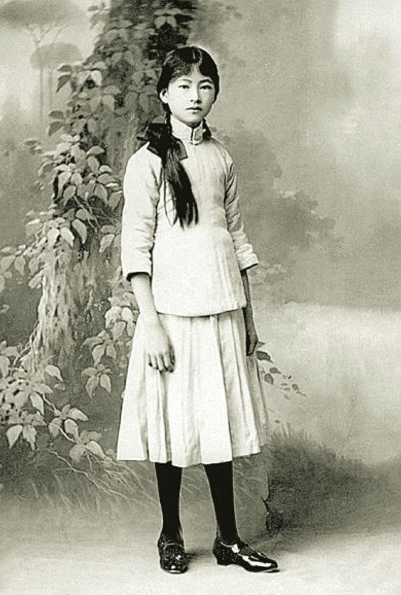 丝袜艳俗？巴黎女人：这样穿丝袜，分分钟解锁高级感～