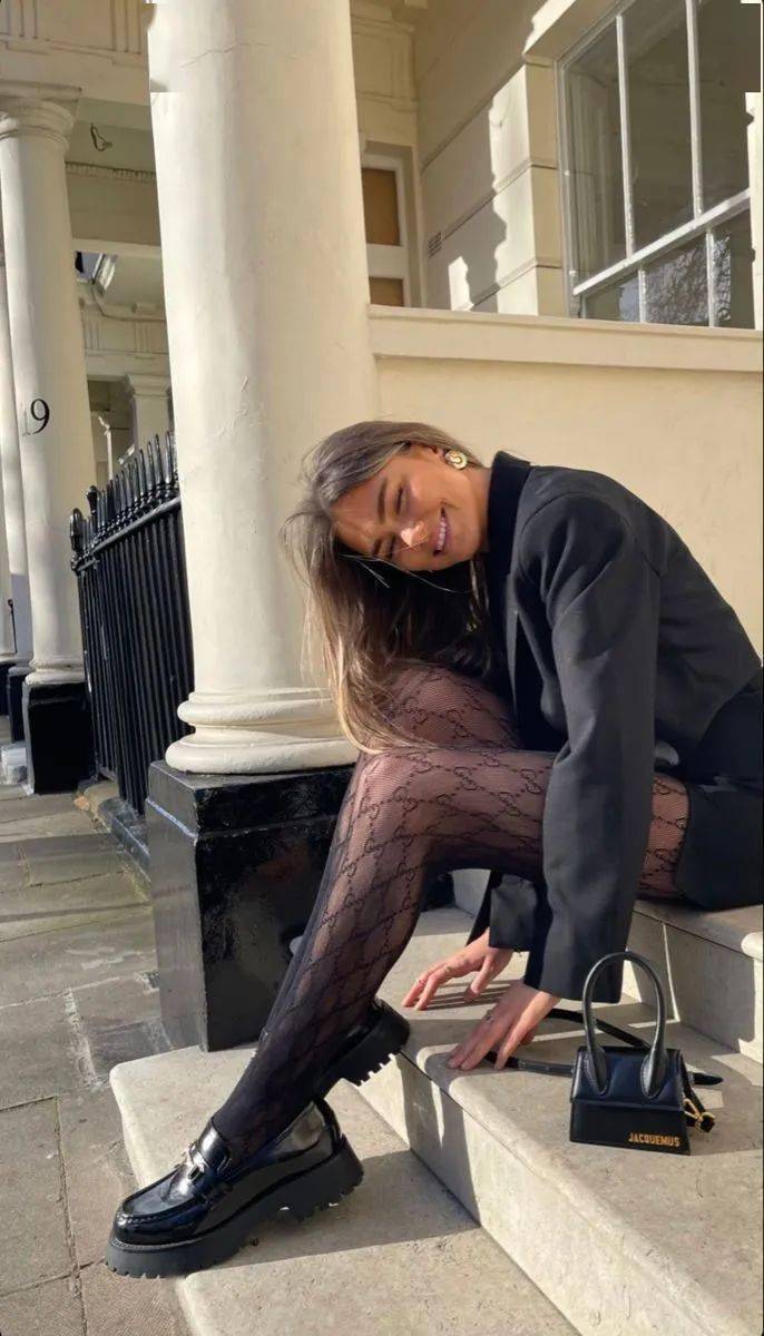 丝袜艳俗？巴黎女人：这样穿丝袜，分分钟解锁高级感～
