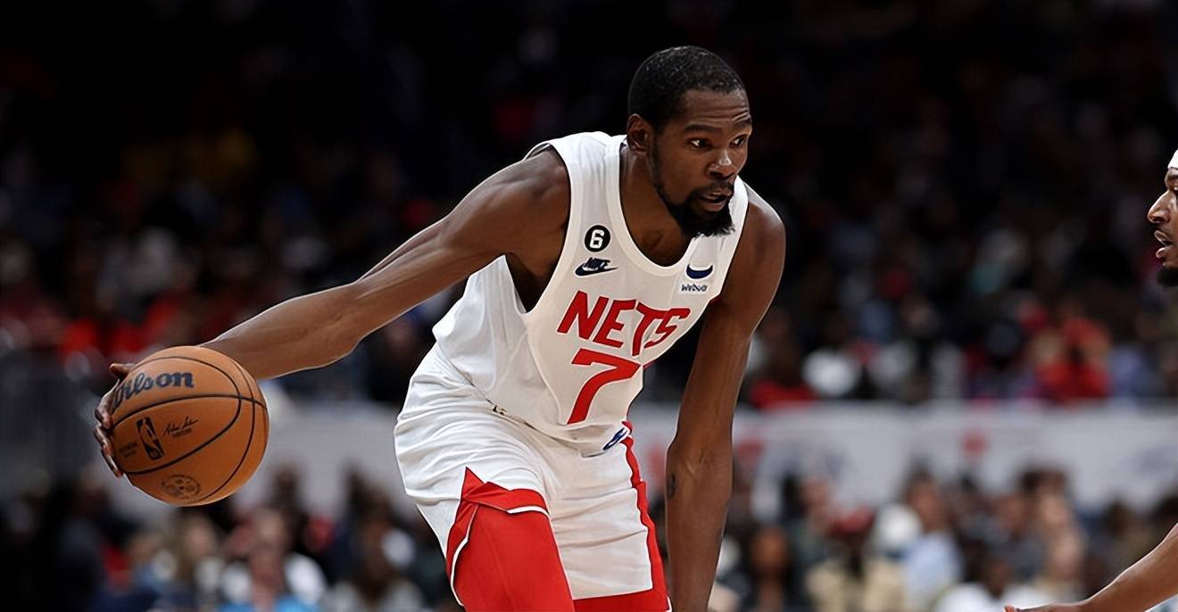 打破个人纪录也打破篮网纪录，杜兰特前10场315分，但却仅4胜6负