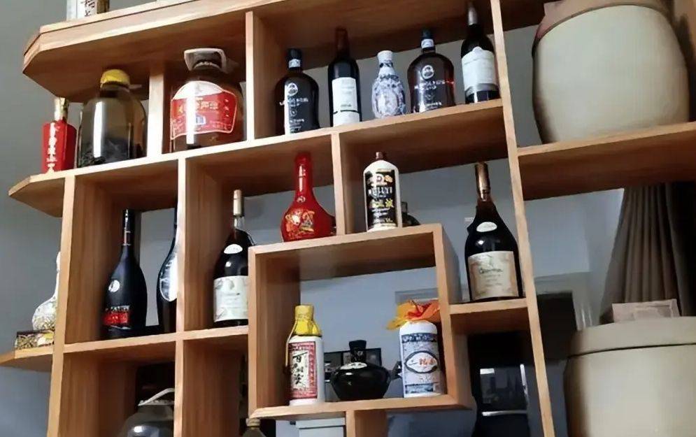 1996年，河南老李买了2箱茅台，如今有人出20万都不卖，咋回事？