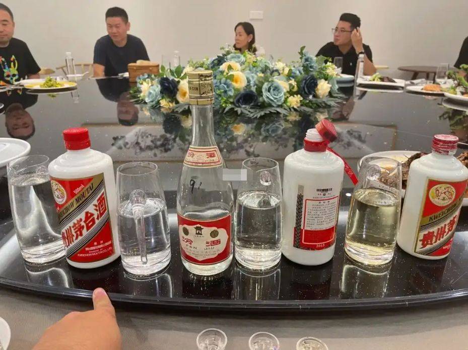 1996年，河南老李买了2箱茅台，如今有人出20万都不卖，咋回事？