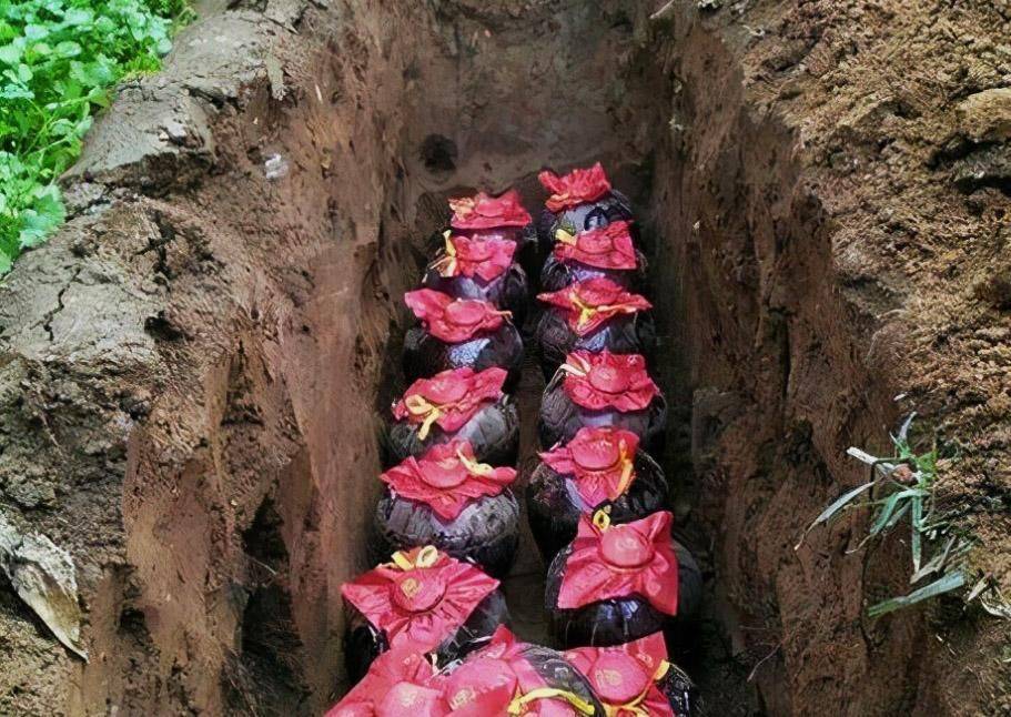 1996年，河南老李买了2箱茅台，如今有人出20万都不卖，咋回事？