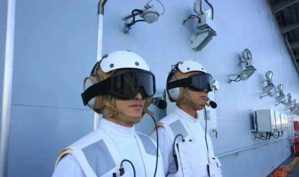 航母甲板上的七色马甲对应什么战位？硬核科普来了