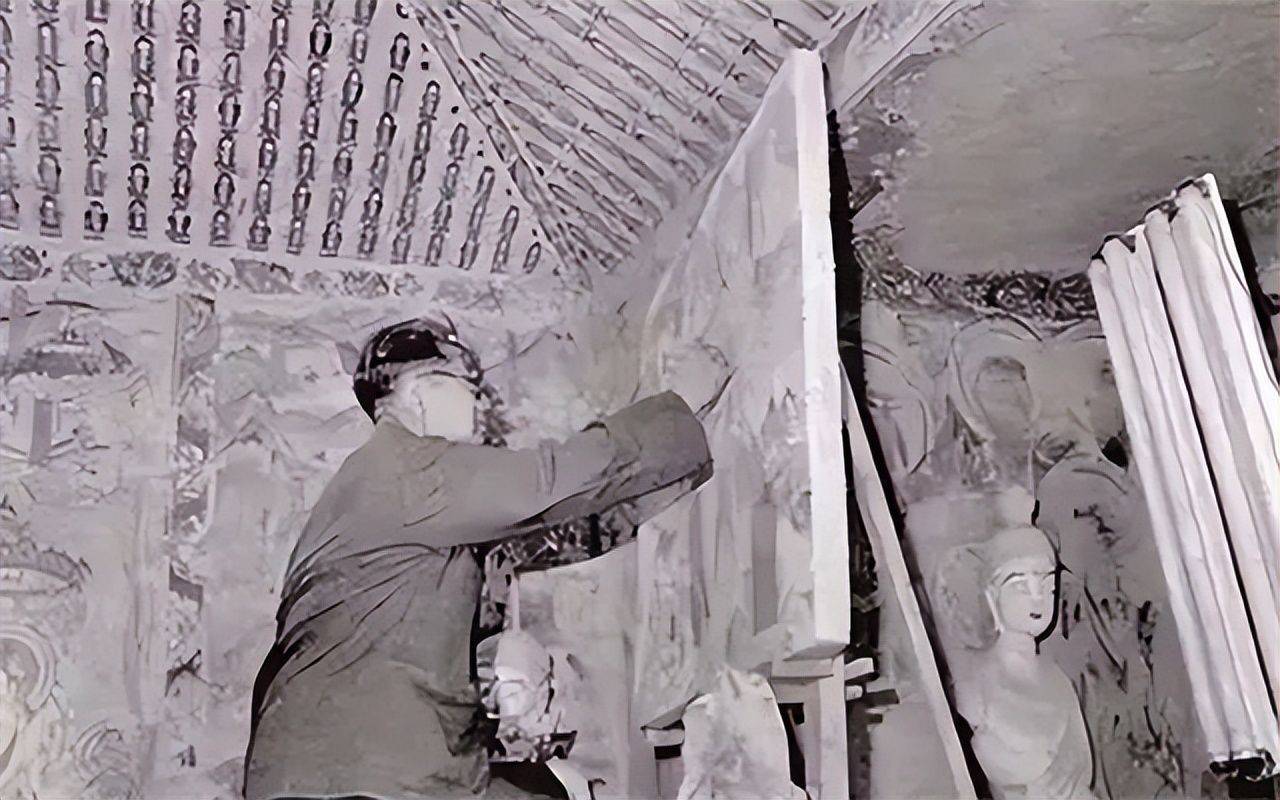 民国名媛与军官私奔，晚年沦为佣人想见儿子，儿子怒斥：你不配