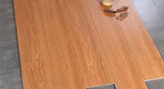 地板铺贴要注意什么？2避开2注意1关注，才能铺好地板