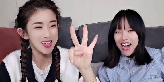 挑战玩“击鼓传花”，手指是几就吃几口美食！谁一口塞下一个卤蛋