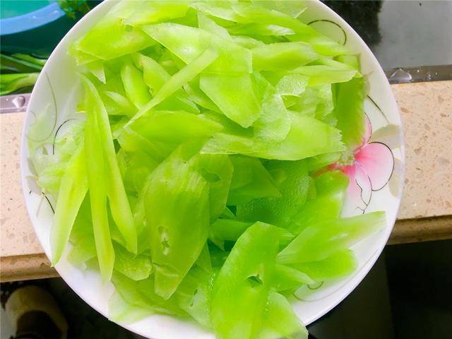 天一冷，就馋这个菜，不用放肉也香，才5块钱成本，一周3次不够吃