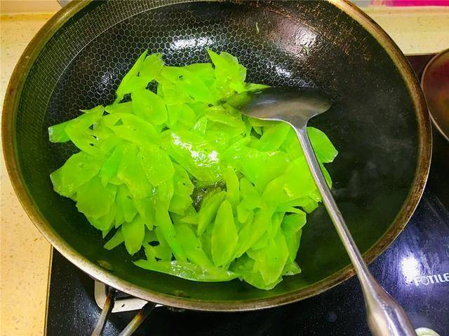 天一冷，就馋这个菜，不用放肉也香，才5块钱成本，一周3次不够吃