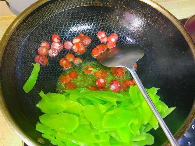 天一冷，就馋这个菜，不用放肉也香，才5块钱成本，一周3次不够吃