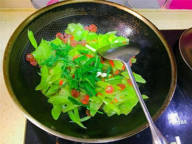 天一冷，就馋这个菜，不用放肉也香，才5块钱成本，一周3次不够吃