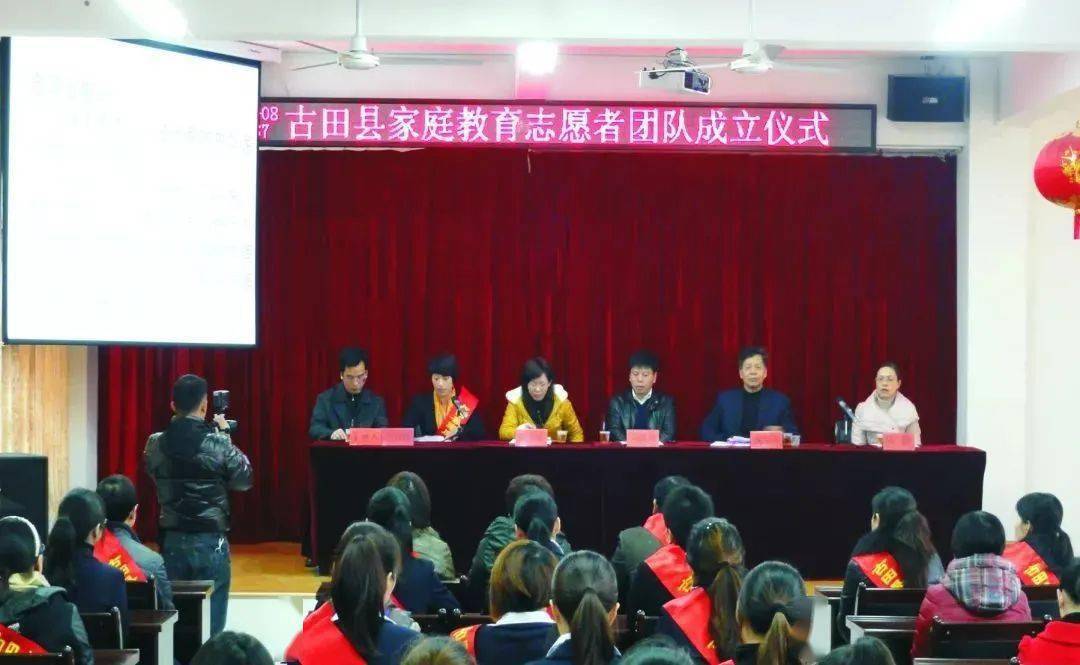 绿洲家庭教育志愿者团成立十周年啦!