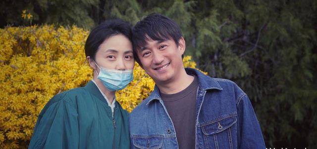 结婚时从简，名利双收十年办一次婚礼，唐人一姐婚姻幸福不低调