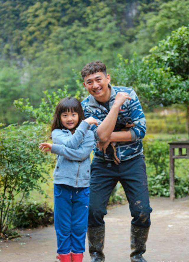 结婚时从简，名利双收十年办一次婚礼，唐人一姐婚姻幸福不低调