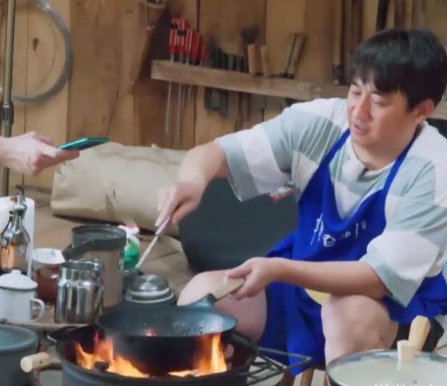 结婚时从简，名利双收十年办一次婚礼，唐人一姐婚姻幸福不低调