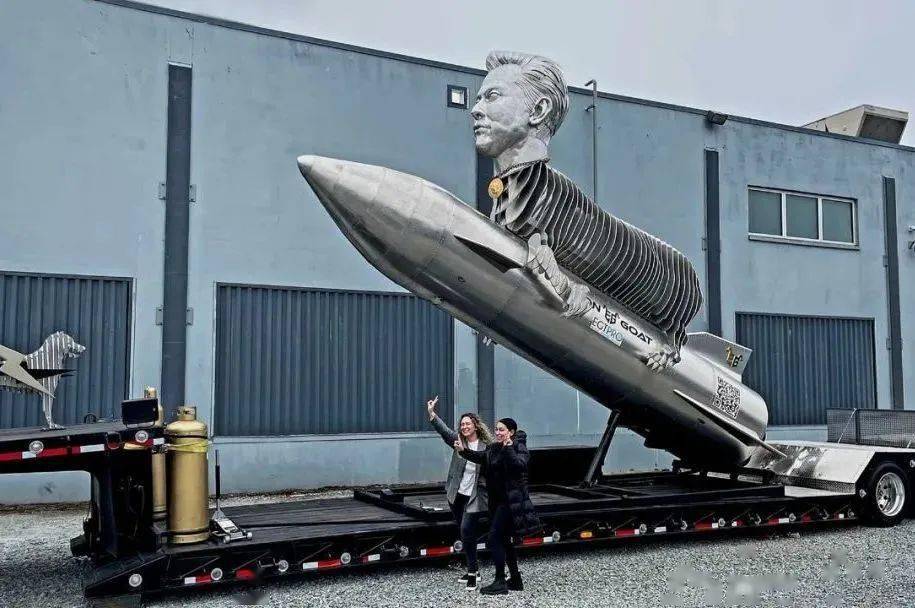 五月天将举行线上跨年演唱会；马斯克铁粉为他造了个“丑巨辣”的雕塑