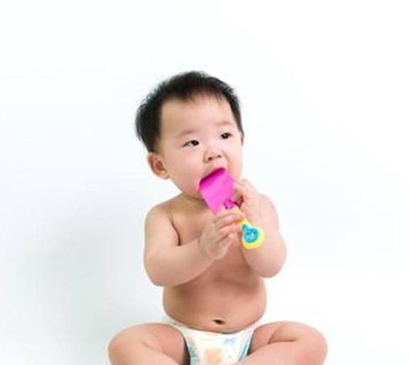 宝宝纸尿裤应该穿到几岁？会影响正常如厕吗？看育儿专家理解