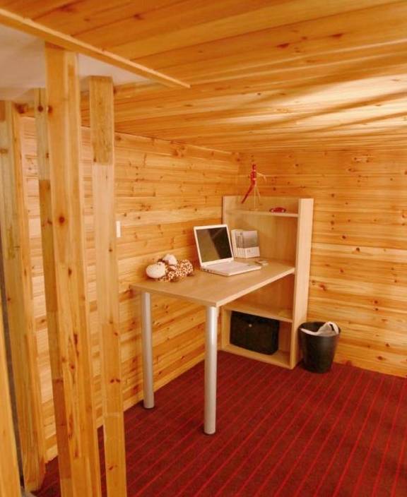 26岁单身女孩的40平小窝，白墙红砖大窗户，一个人久了真的会上瘾