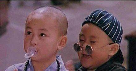 李连杰接班人：两度不听话，戴手铐脚镣为父奔丧，今成破亿票房导演