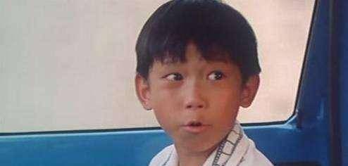 李连杰接班人：两度不听话，戴手铐脚镣为父奔丧，今成破亿票房导演