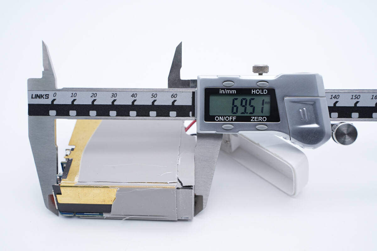 拆解报告:MOMAX摩米士140W 2C1A氮化镓充电器UM27