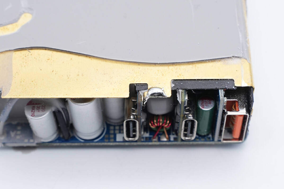 拆解报告:MOMAX摩米士140W 2C1A氮化镓充电器UM27