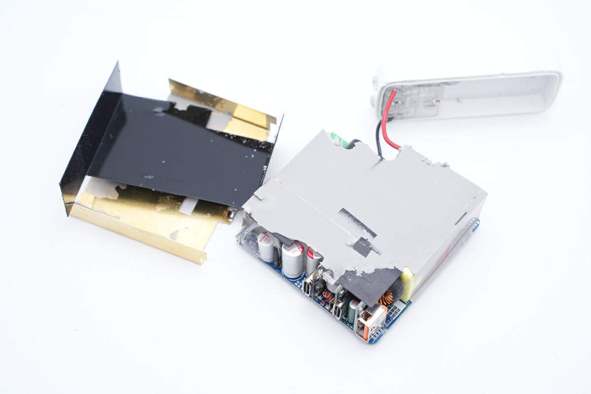 拆解报告:MOMAX摩米士140W 2C1A氮化镓充电器UM27