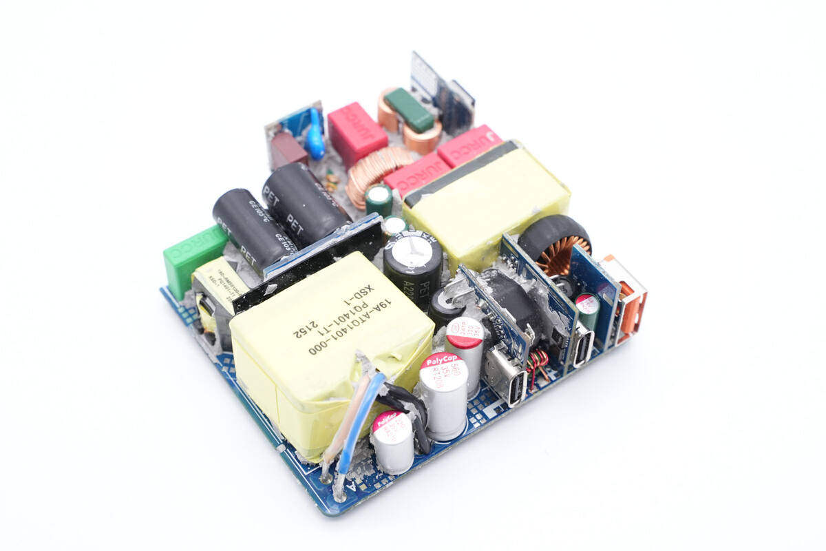 拆解报告:MOMAX摩米士140W 2C1A氮化镓充电器UM27