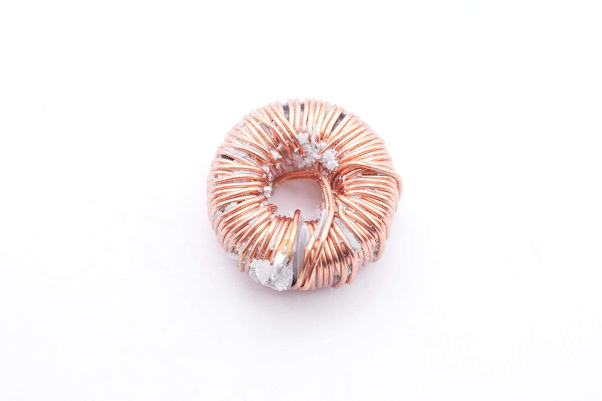 拆解报告:MOMAX摩米士140W 2C1A氮化镓充电器UM27