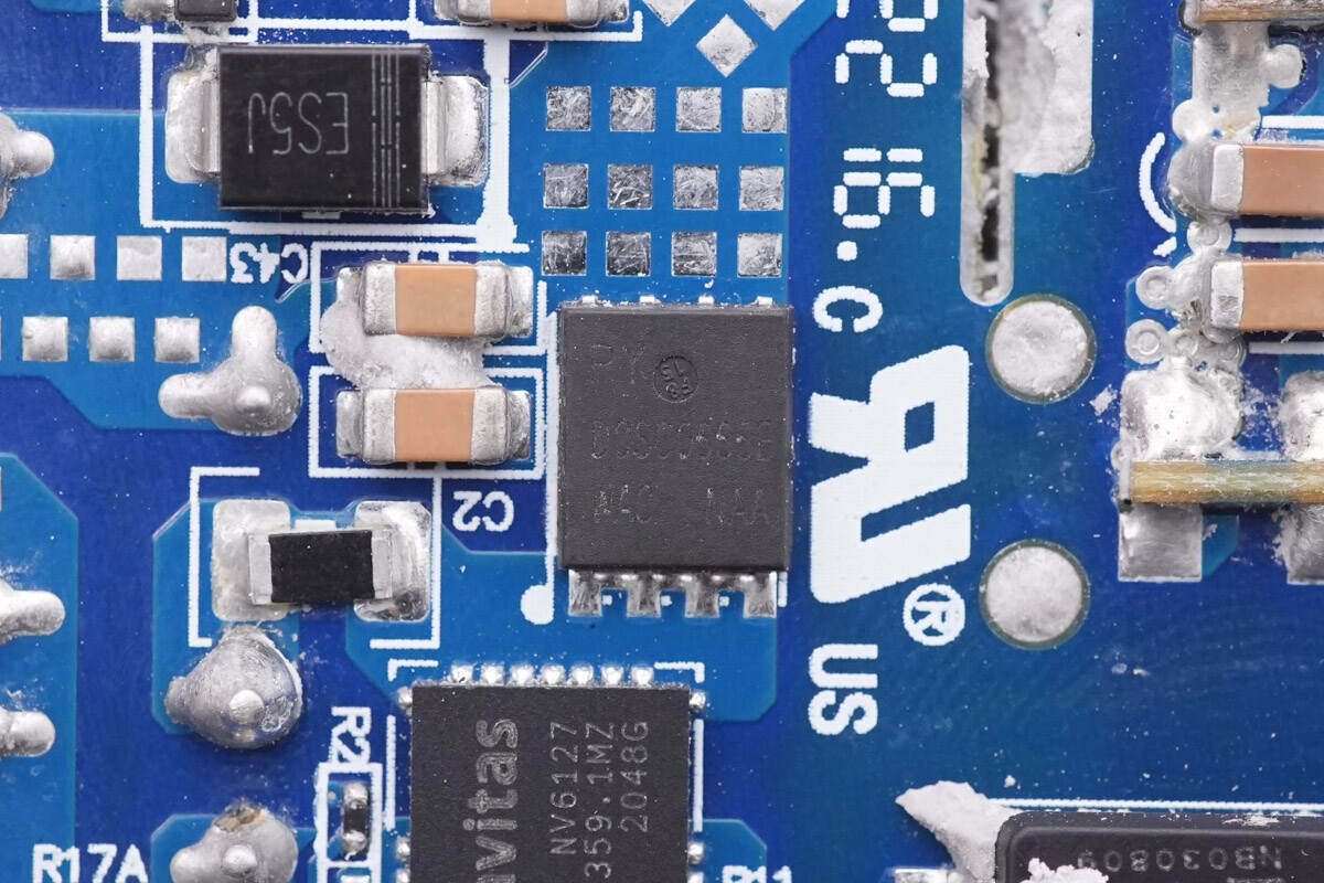 拆解报告:MOMAX摩米士140W 2C1A氮化镓充电器UM27