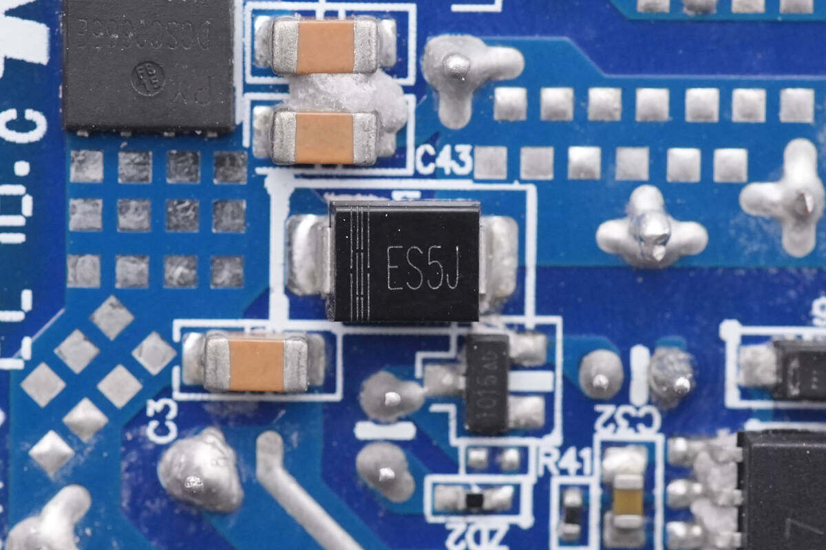 拆解报告:MOMAX摩米士140W 2C1A氮化镓充电器UM27