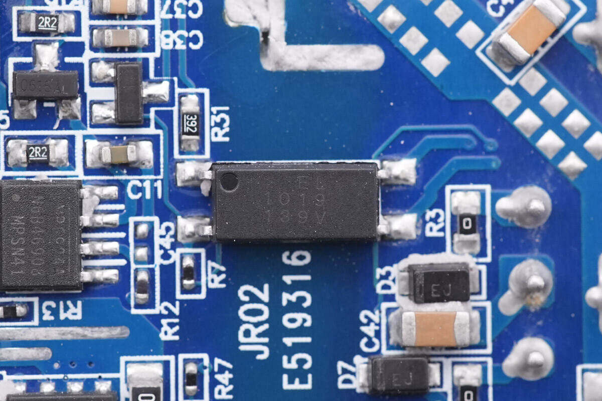 拆解报告:MOMAX摩米士140W 2C1A氮化镓充电器UM27