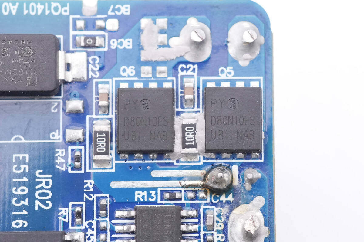 拆解报告:MOMAX摩米士140W 2C1A氮化镓充电器UM27