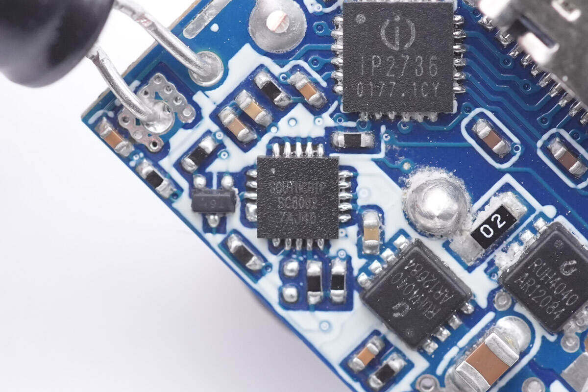 拆解报告:MOMAX摩米士140W 2C1A氮化镓充电器UM27