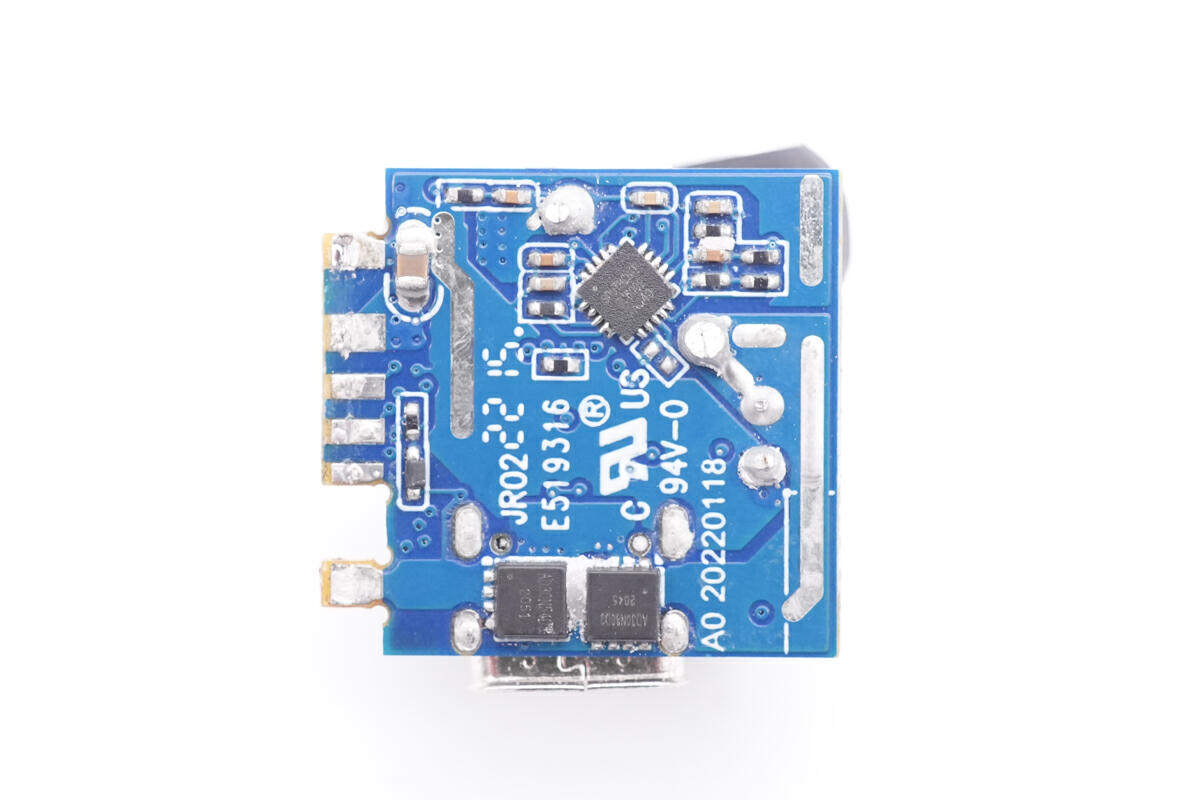 拆解报告:MOMAX摩米士140W 2C1A氮化镓充电器UM27