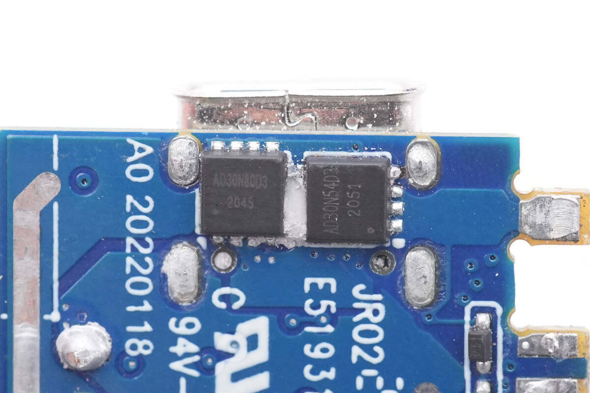 拆解报告:MOMAX摩米士140W 2C1A氮化镓充电器UM27