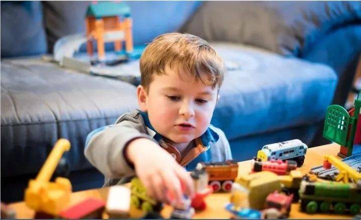 居家期间，家有3-6岁娃，别错过这10个开发大脑的家庭小游戏