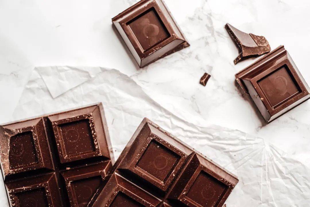 试图吃巧克力补充营养物质，可能会得不偿失噢~