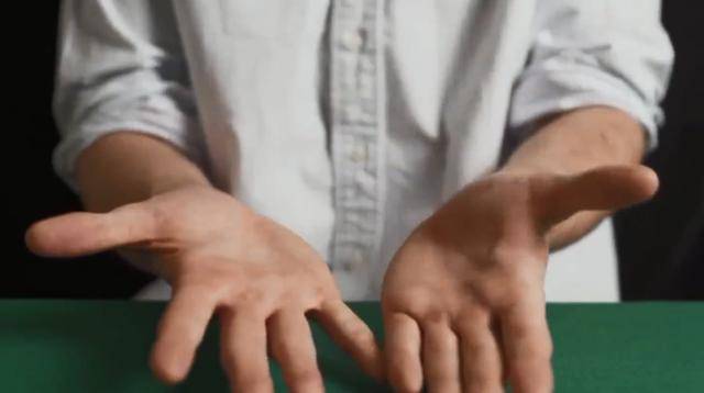 原创大型人体悬浮魔术秘诀：魔术师悬在空中，看不到道具？