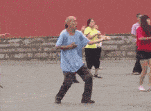 爆笑GIF动图：宝刀未老，依然风采