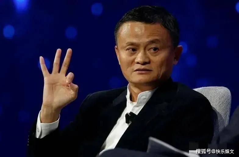 58岁马云到澳洲指导工作！表情严肃看手机，没带保镖生活低调