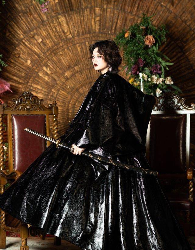 梦回“洛可可时代”！高级端庄的“大裙子”，真是谁穿谁美